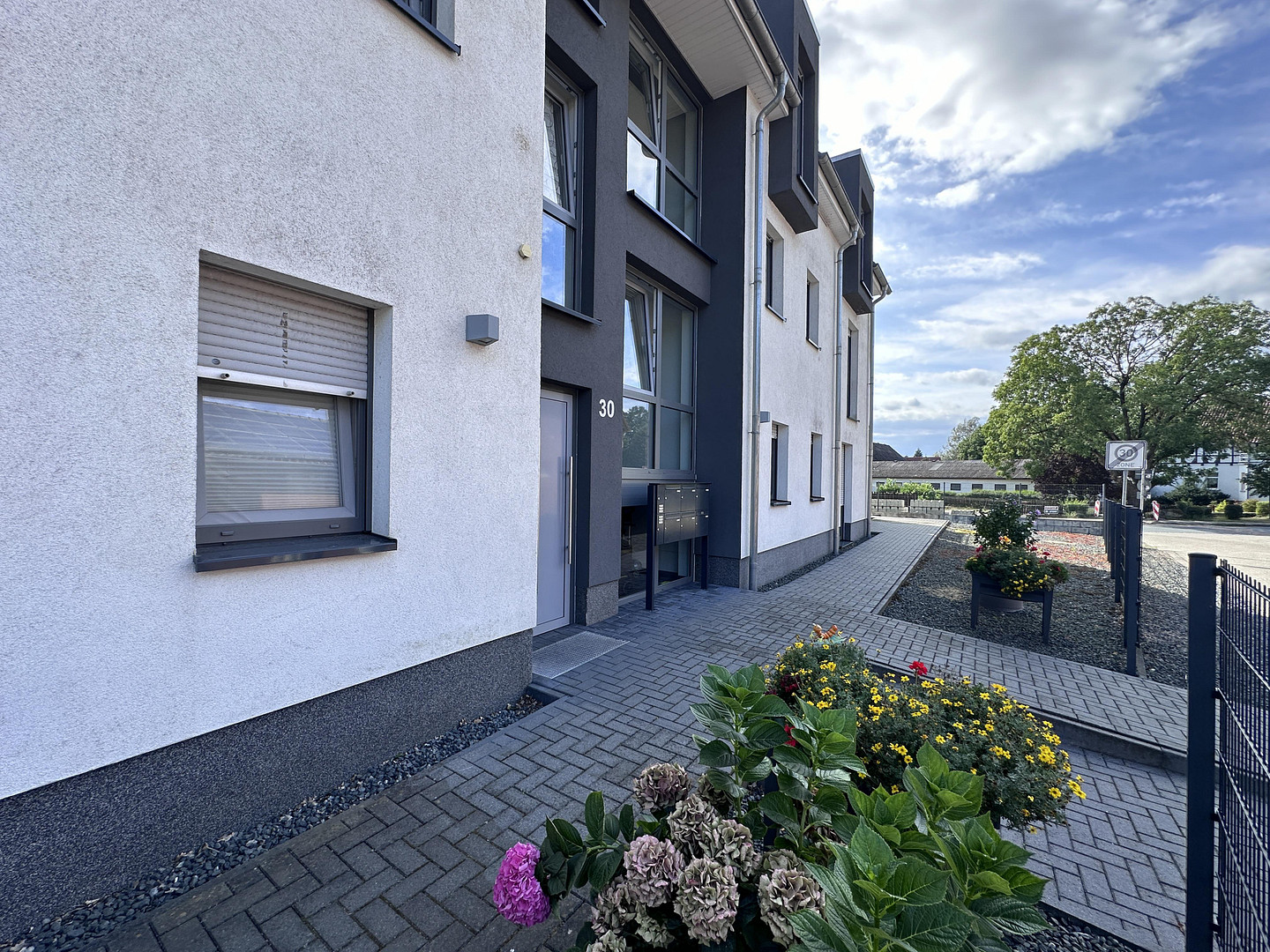 *Neuwertig & Zentral*: Geräumige 4-Zi.-Wohnung mit Balkon & Gäste-WC in Westerbeck – 38524 Westerbeck – Vorschaubild 17