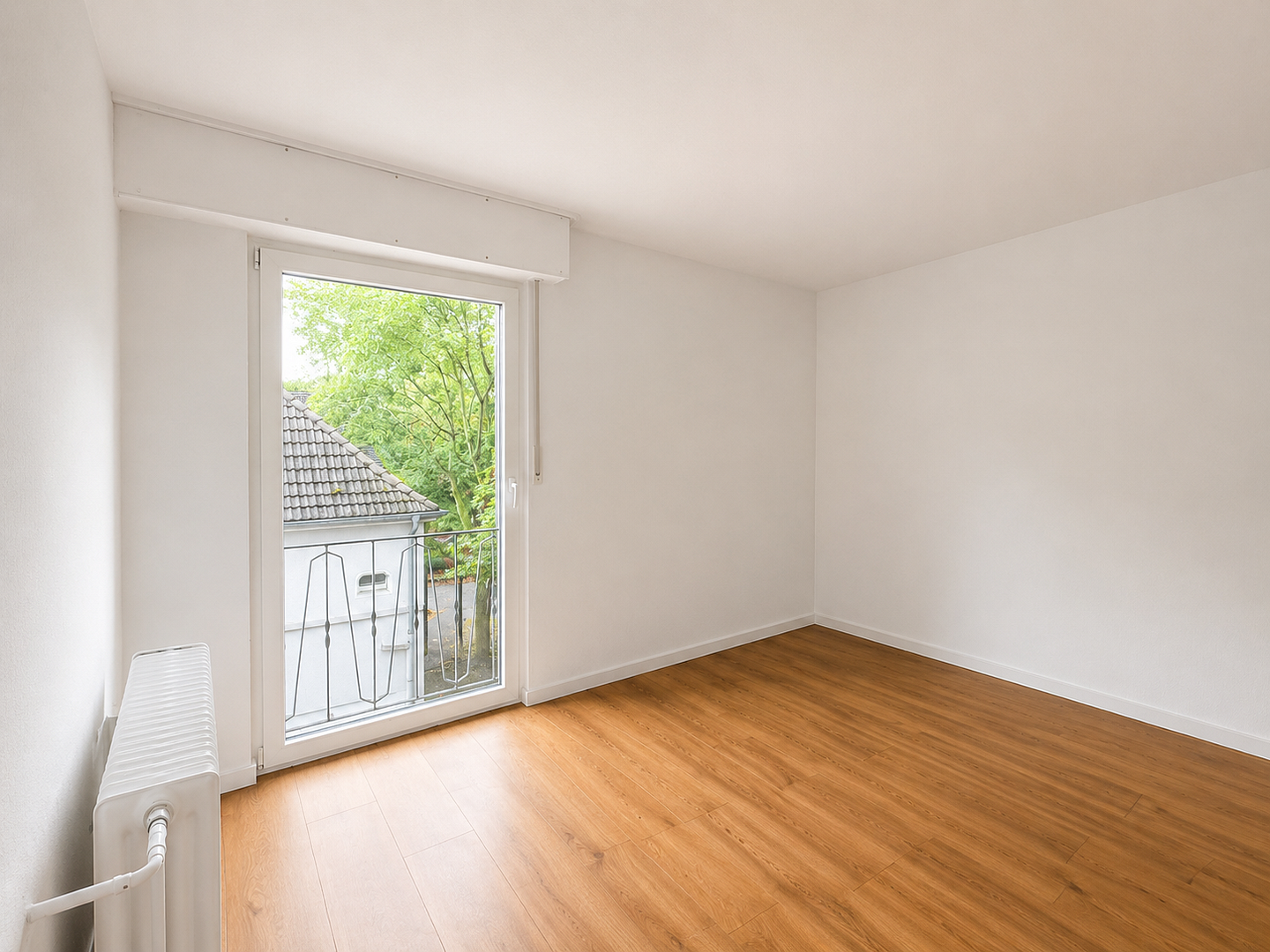 Sanierte 3,5 Zimmer Wohnung mit Balkon in Oberhausen, Garage auf Wunsch – 46049 Oberhausen(Alt-Oberhausen) – Vorschaubild 4