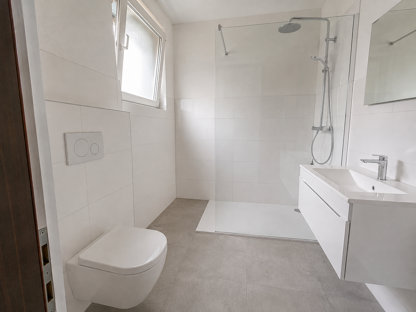 Sanierte 3,5 Zimmer Wohnung mit Balkon in Oberhausen, Garage auf Wunsch – 46049 Oberhausen(Alt-Oberhausen) – Vorschaubild 2