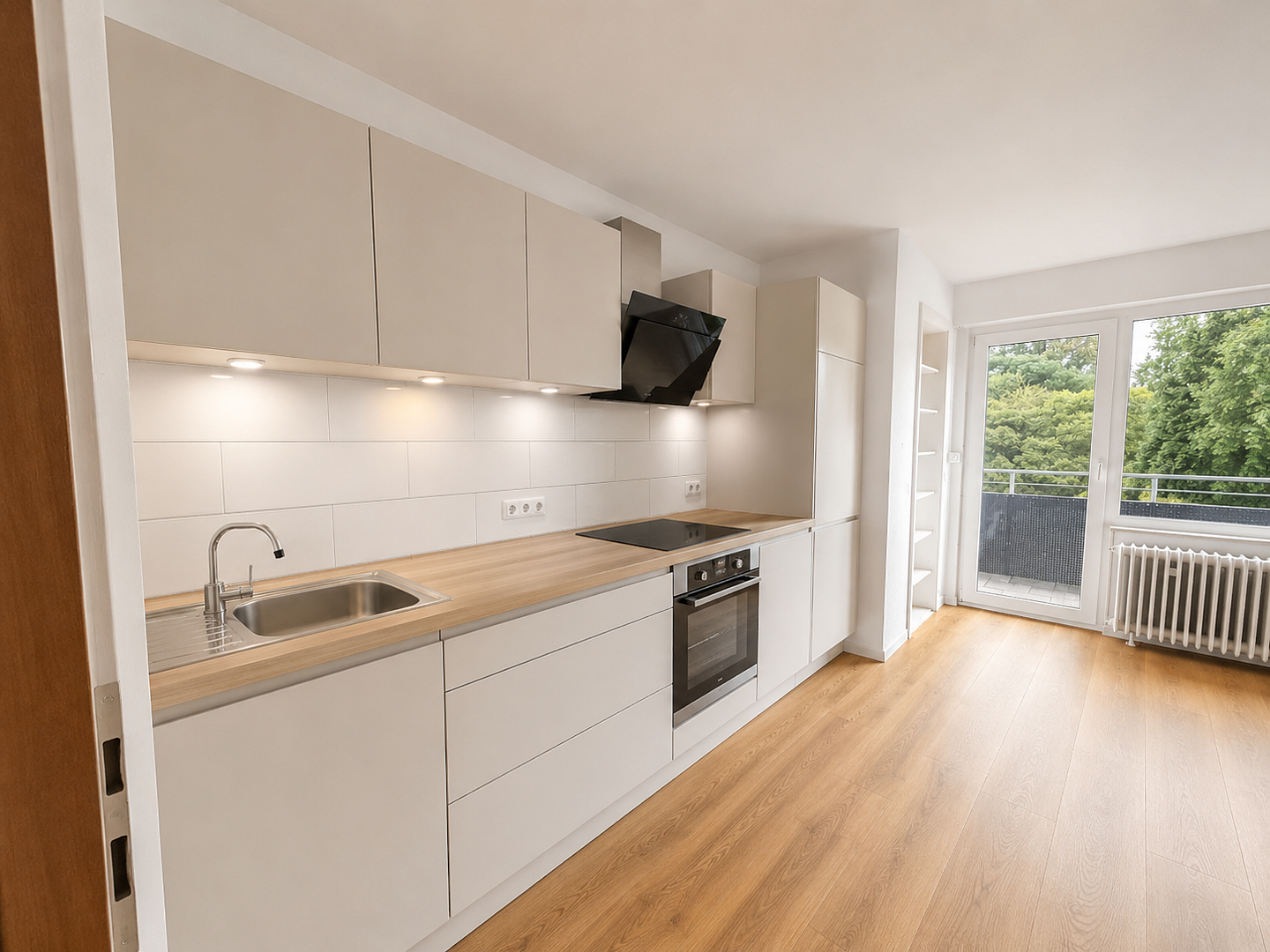 Sanierte 3,5 Zimmer Wohnung mit Balkon in Oberhausen, Garage auf Wunsch – 46049 Oberhausen(Alt-Oberhausen) – Vorschaubild 3
