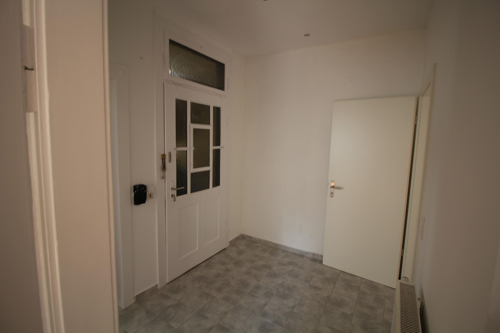 Frisch renovierte E.G Wohnung mit Balkon und Garten zur Mitnutzung – 70199 Stuttgart(Süd) – Vorschaubild 13