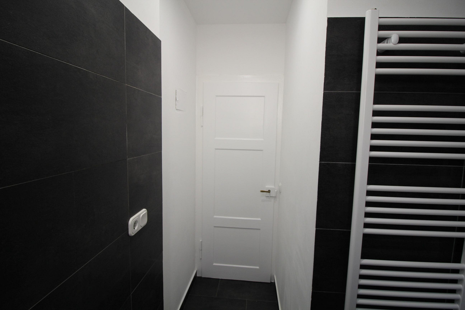 Frisch renovierte E.G Wohnung mit Balkon und Garten zur Mitnutzung – 70199 Stuttgart(Süd) – Vorschaubild 23