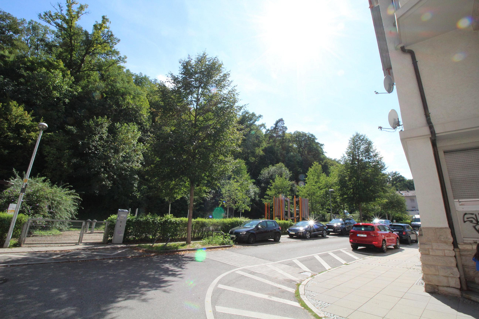 Frisch renovierte E.G Wohnung mit Balkon und Garten zur Mitnutzung – 70199 Stuttgart(Süd) – Vorschaubild 2