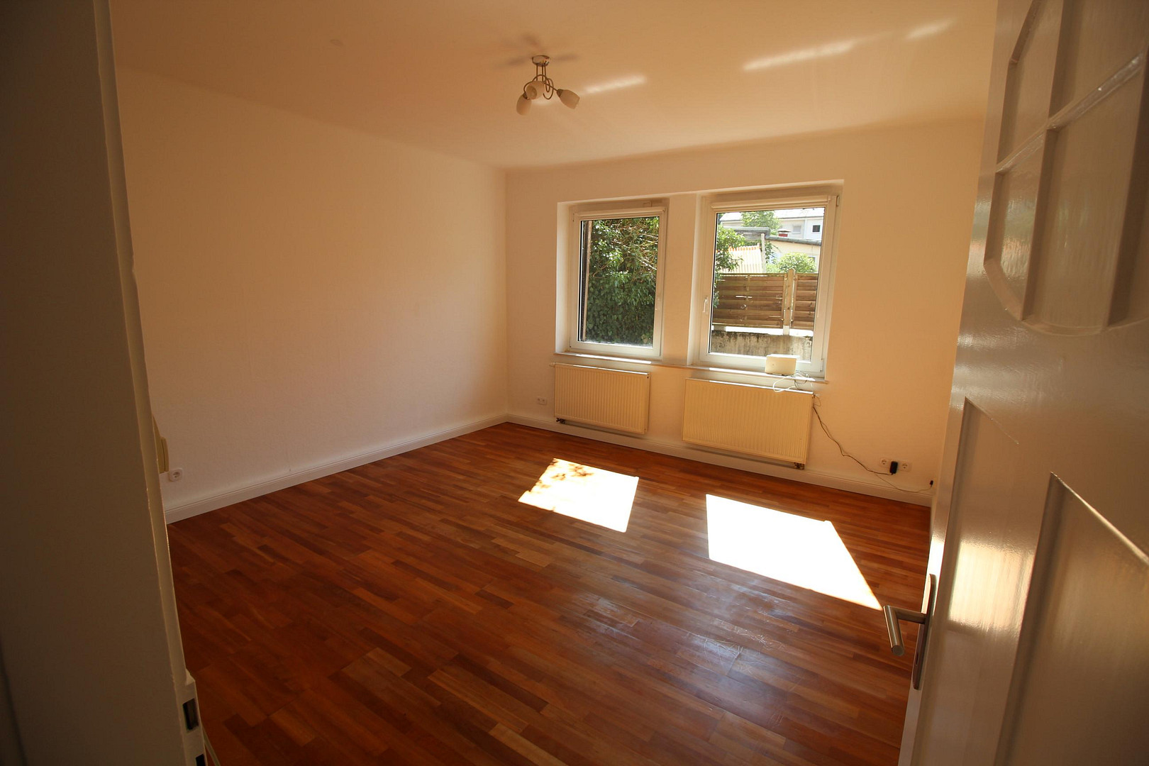 Frisch renovierte E.G Wohnung mit Balkon und Garten zur Mitnutzung – 70199 Stuttgart(Süd) – Vorschaubild 7