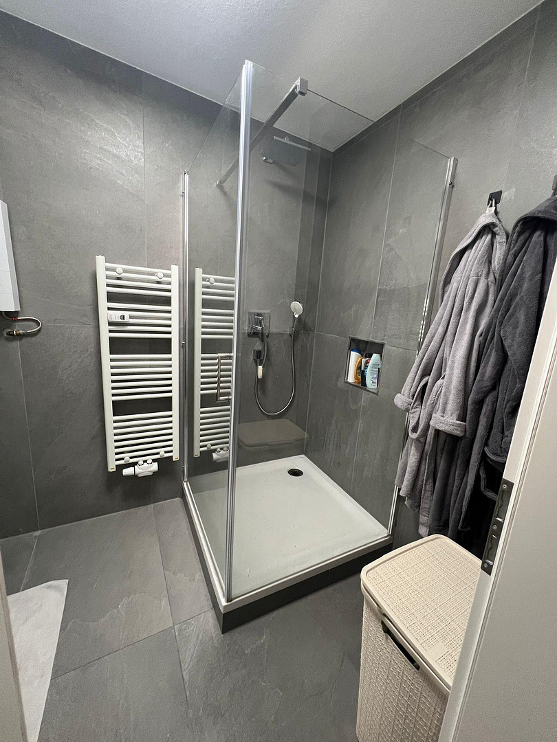 Kernsaniert, Stylische 2-Zim.-Wohnung mit Riesen-Terrasse & Traumhafter Aussicht! – Foto 10