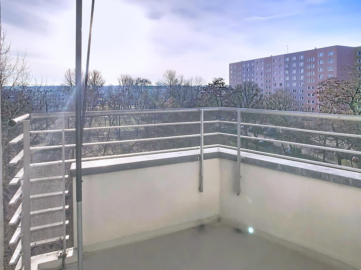 Schnäppchen! Superhelle Wohnung mit großem Balkon, EBK und Aussicht - Sofortbezug – 13088 Berlin(Weißensee) – Vorschaubild 3
