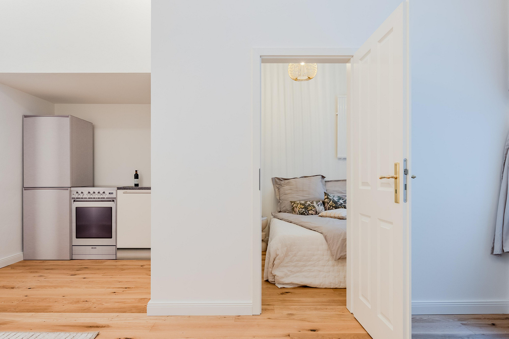 *PROVISIONSFREI* Bezugsfreie renovierte 2-Zimmer Altbauperle in hersschaftlichem Altbau in TOP-Lage – Prager Strasse 3, 10779 Berlin(Wilmersdorf) – Vorschaubild 11