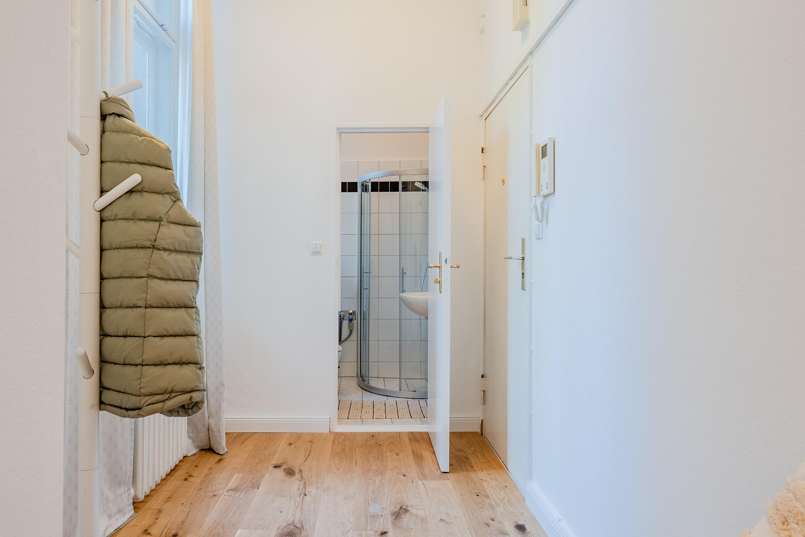 *PROVISIONSFREI* Bezugsfreie renovierte 2-Zimmer Altbauperle in hersschaftlichem Altbau in TOP-Lage – Prager Strasse 3, 10779 Berlin(Wilmersdorf) – Vorschaubild 10