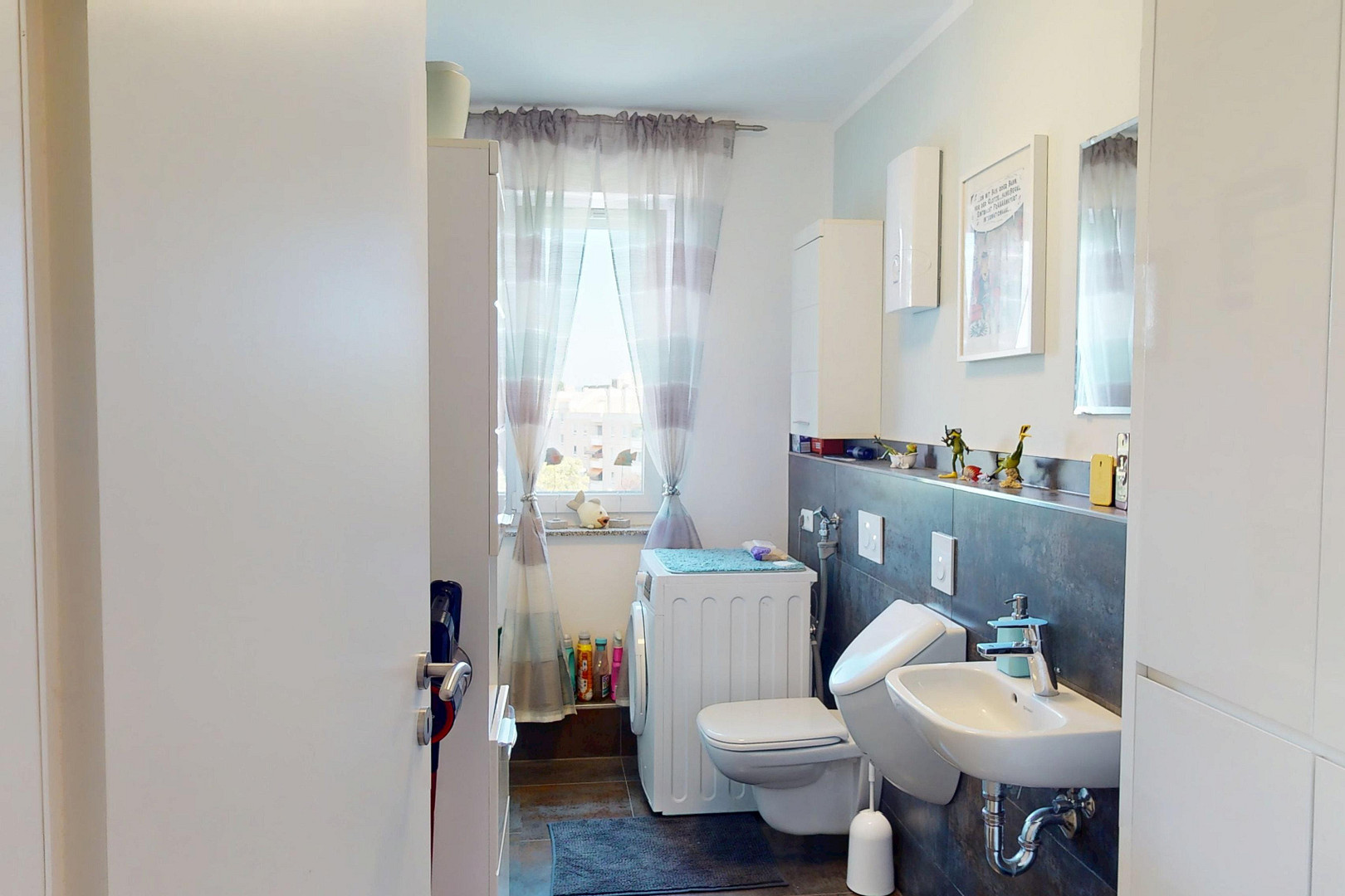 Einzigartige Vier-Zimmer-Penthousewohnung mit Lift und Terrasse in Frankfurt am Main – 65934 Frankfurt am Main(Nied) – Vorschaubild 12