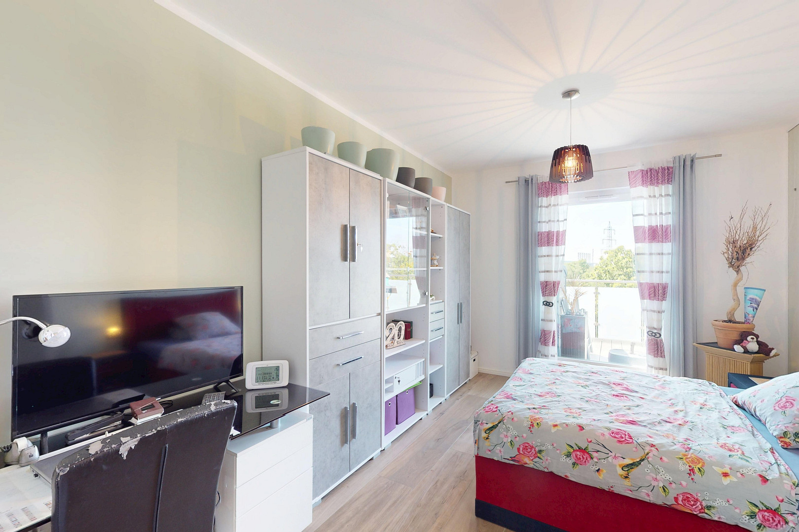 Einzigartige Vier-Zimmer-Penthousewohnung mit Lift und Terrasse in Frankfurt am Main – 65934 Frankfurt am Main(Nied) – Vorschaubild 9