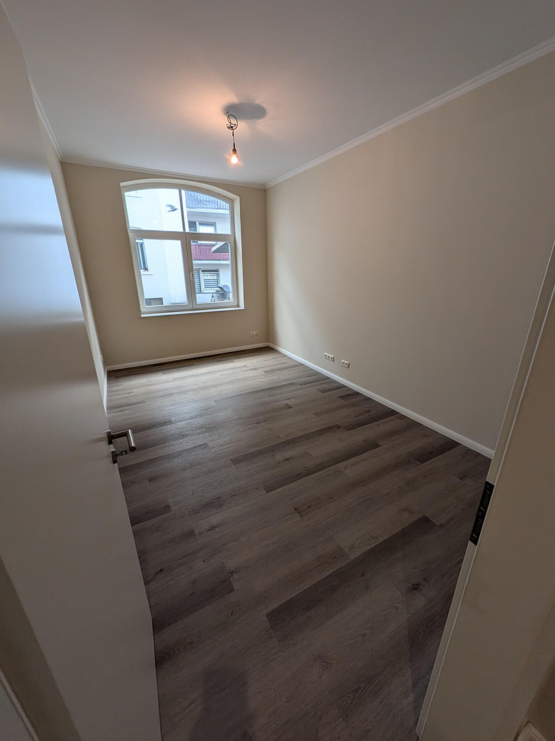 Top 5-Zimmer KfW Wohnung mit Küche, Balkon Bodenheizung in bester Lage von Wiesbaden Mitte – Moritzstraße  68, 65185 Wiesbaden – Vorschaubild 3