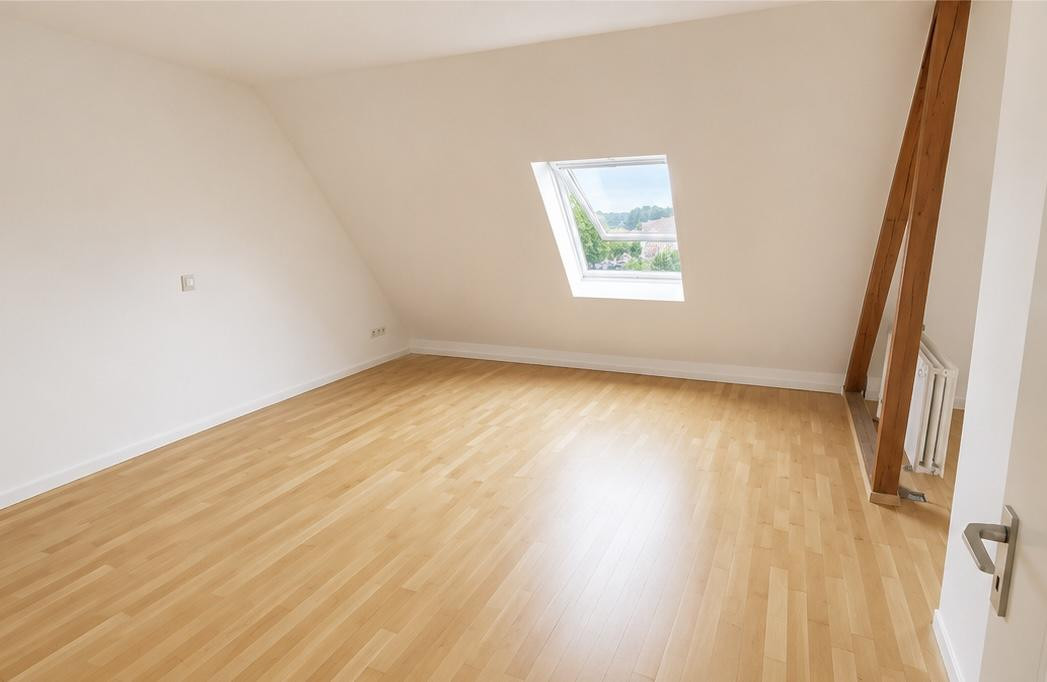 Gemütliche renovierte Dachgeschosswohnung in zentraler Lage direkt bei der Straßenbahn – 68169 Mannheim – Vorschaubild 3