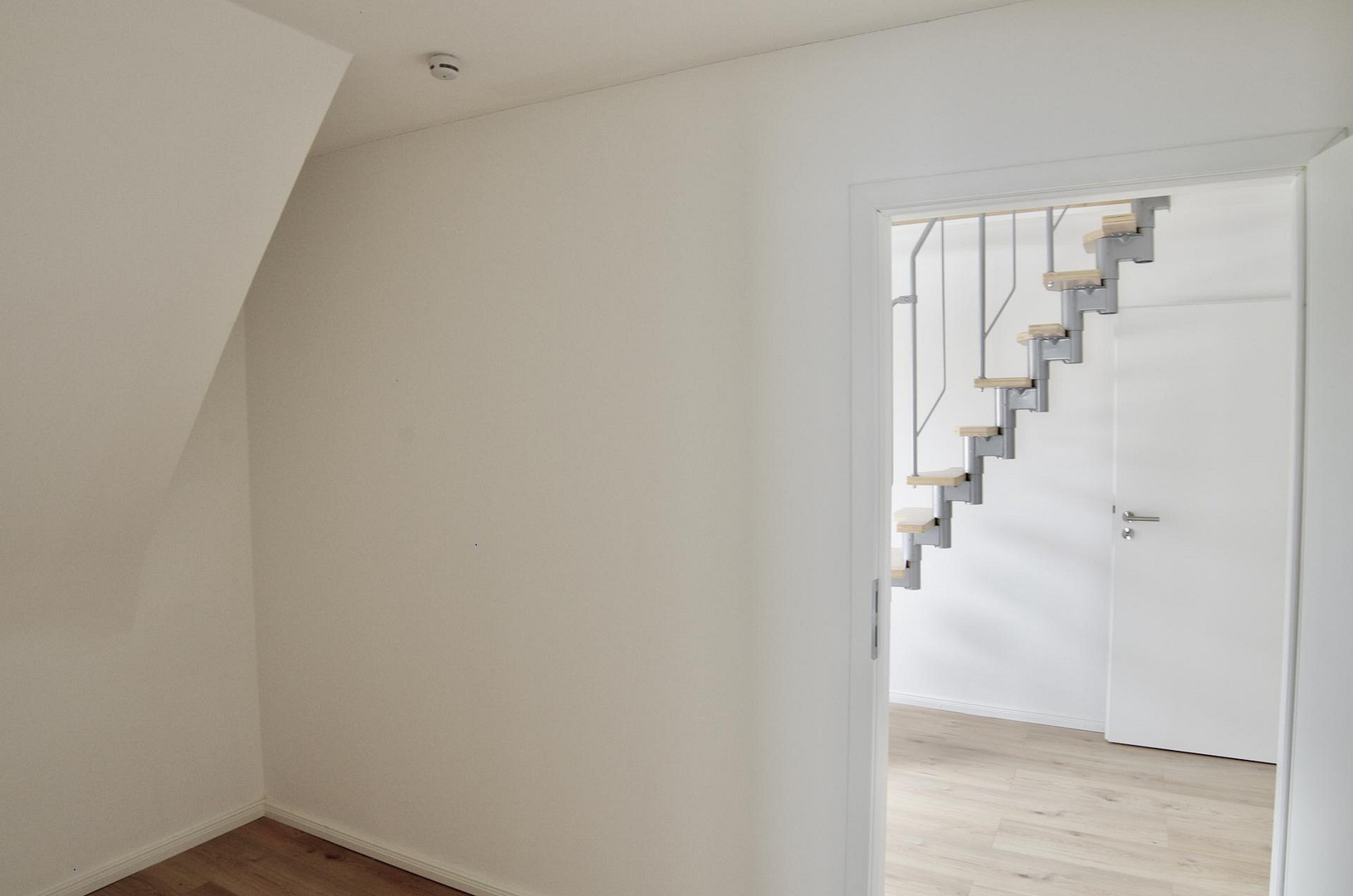 Traumhafte Doppelhaushälfte | Garten | Wallbox | klimatisiertes Dachstudio | 133 m2 | Köhlerberg – Köhlerbergstraße 28, 38440 Wolfsburg – Vorschaubild 13