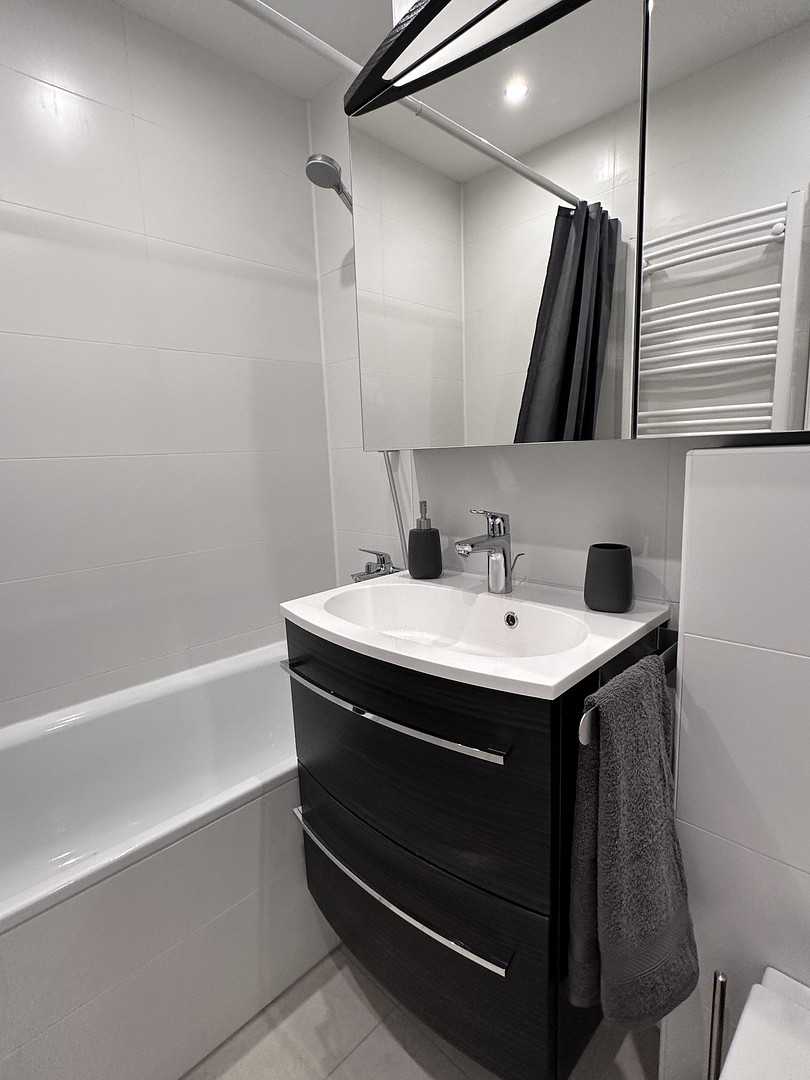 Neben der U-Bahn, komplett möbliert, 3-Zimmer-Wohnung - Wohnen auf Zeit in Milbertshofen – Georgenschwaigstraße 24, 80807 München(Milbertshofen) – Vorschaubild 20
