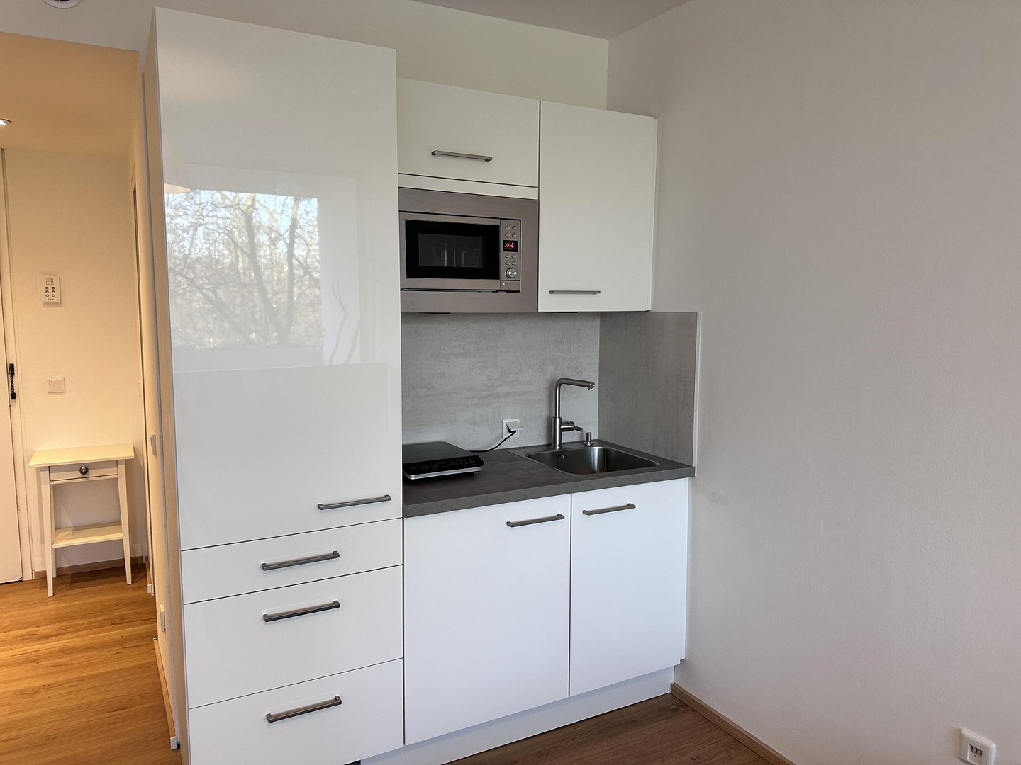 Helle 1-Zimmer-Wohnung mit Balkon — vollrenoviert, möbliert — München- Forstenried – 81476 München(Fürstenried) – Vorschaubild 3
