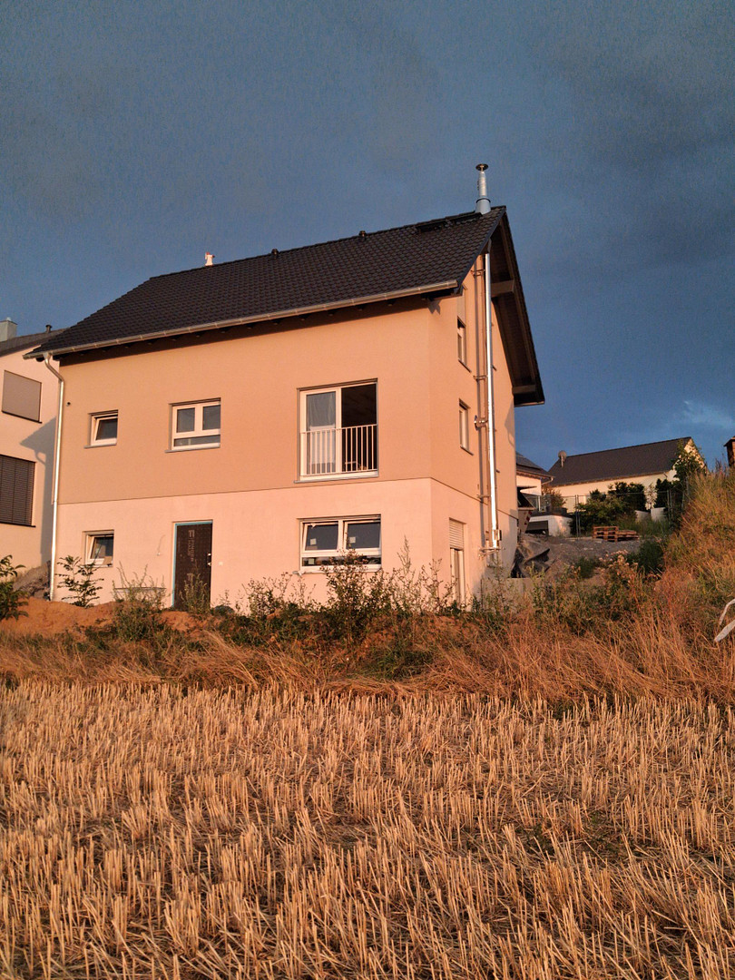 Schönes Einfamilienhaus mit Einlieferwohung