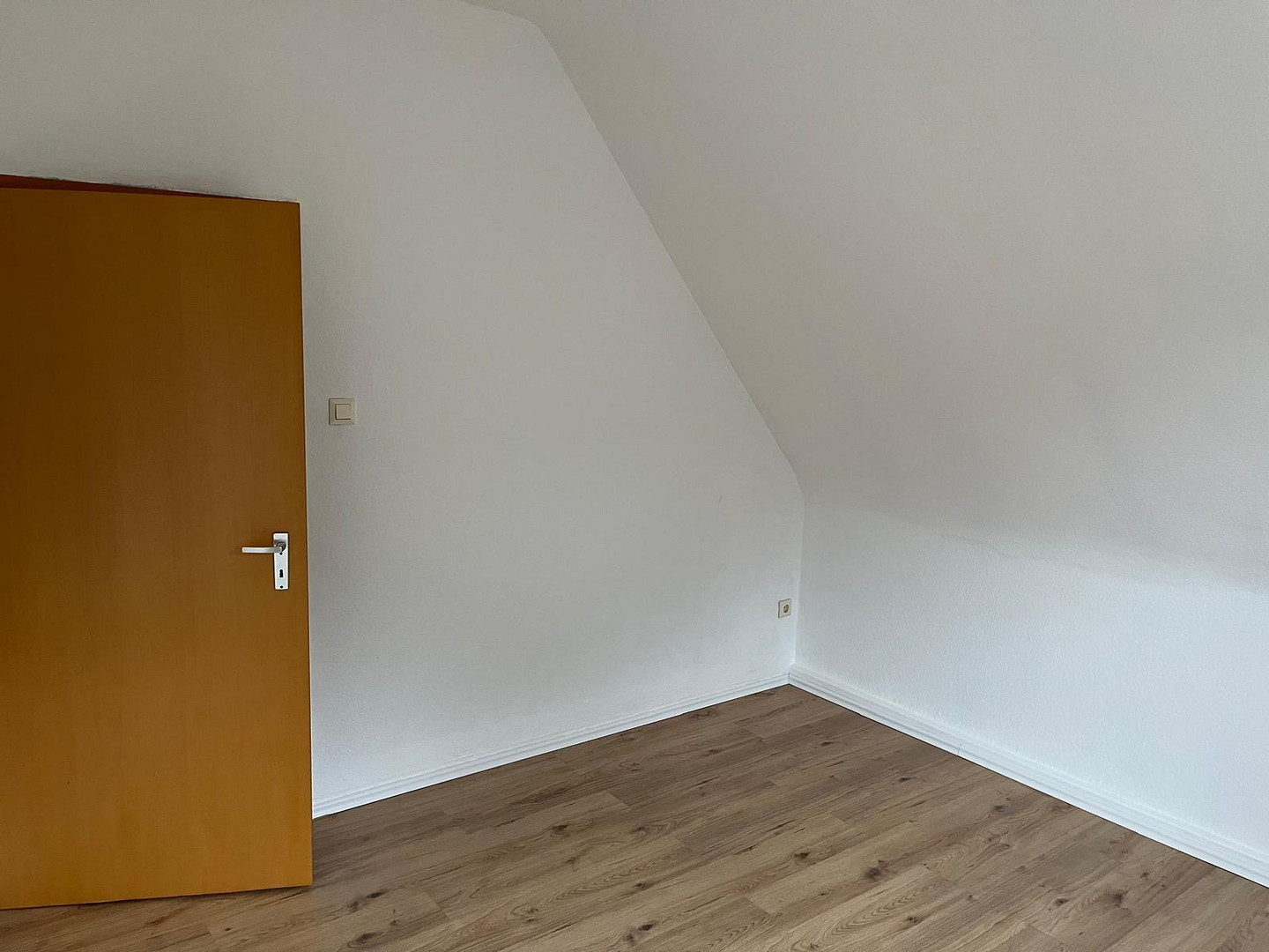 Gepflegte 2-Zimmer-Dachgeschosswohnung in Oberhausen – ab 01.11.2026 zu vermieten – 46147 Oberhausen(Sterkrade Nord) – Vorschaubild 4