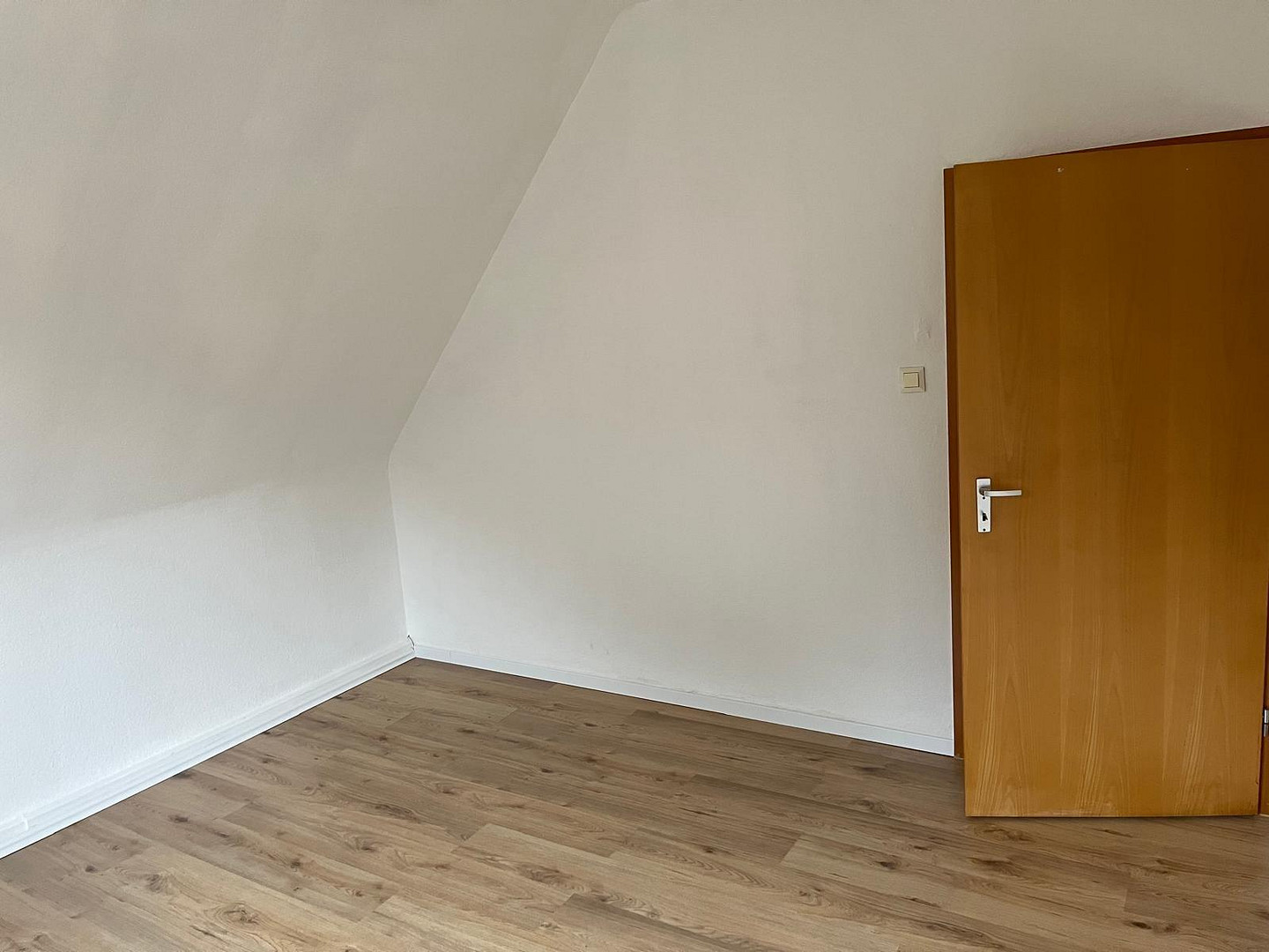 Gepflegte 2-Zimmer-Dachgeschosswohnung in Oberhausen – ab 01.11.2026 zu vermieten – 46147 Oberhausen(Sterkrade Nord) – Vorschaubild 2