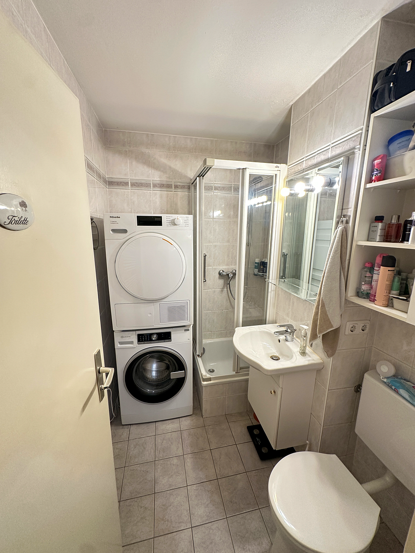Bezugsfreie 2-Zimmer-Wohnung mit renoviertem Balkon & Fenster in Berg am Laim – provisionsfrei – Dornbergstraße 37, 81673 München(Berg am Laim) – Vorschaubild 5