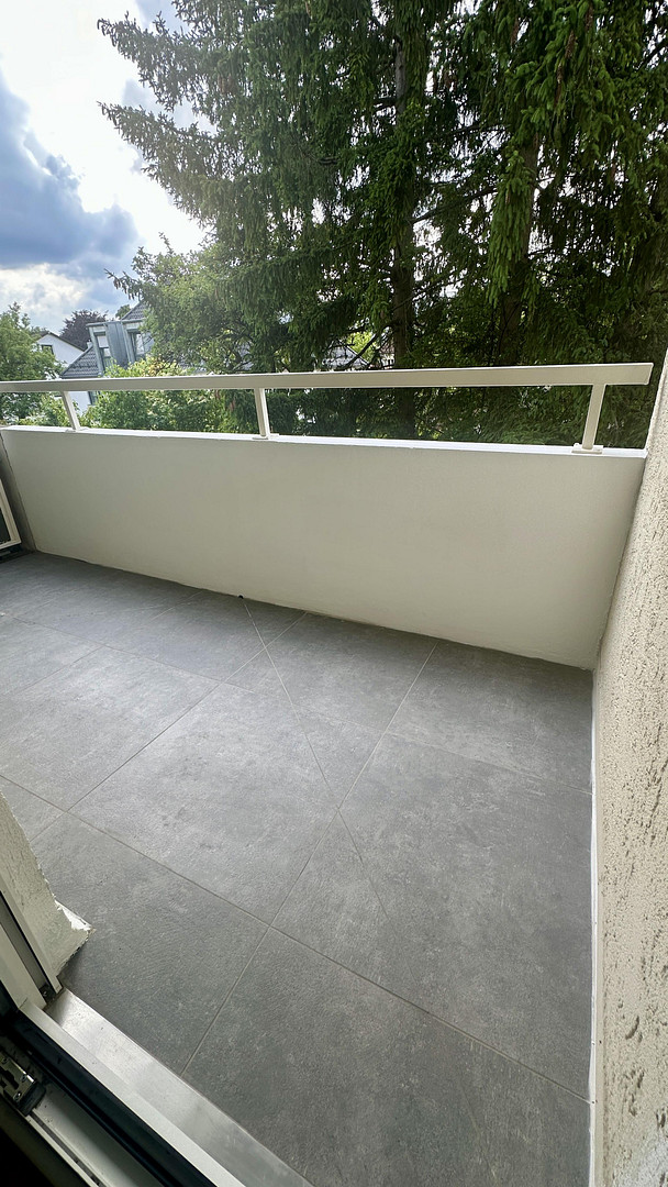 Bezugsfreie 2-Zimmer-Wohnung mit renoviertem Balkon & Fenster in Berg am Laim – provisionsfrei – Dornbergstraße 37, 81673 München(Berg am Laim) – Vorschaubild 3