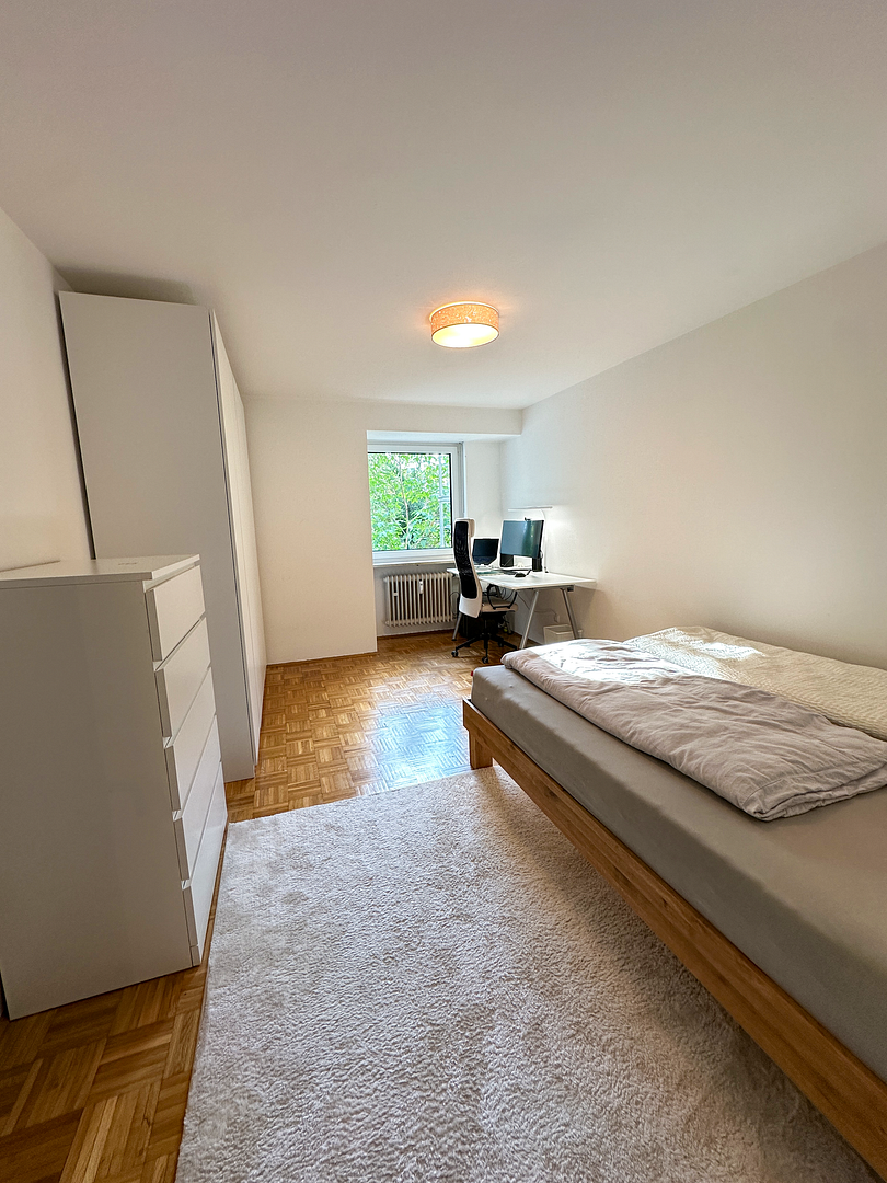 Bezugsfreie 2-Zimmer-Wohnung mit renoviertem Balkon & Fenster in Berg am Laim – provisionsfrei – Dornbergstraße 37, 81673 München(Berg am Laim) – Vorschaubild 2