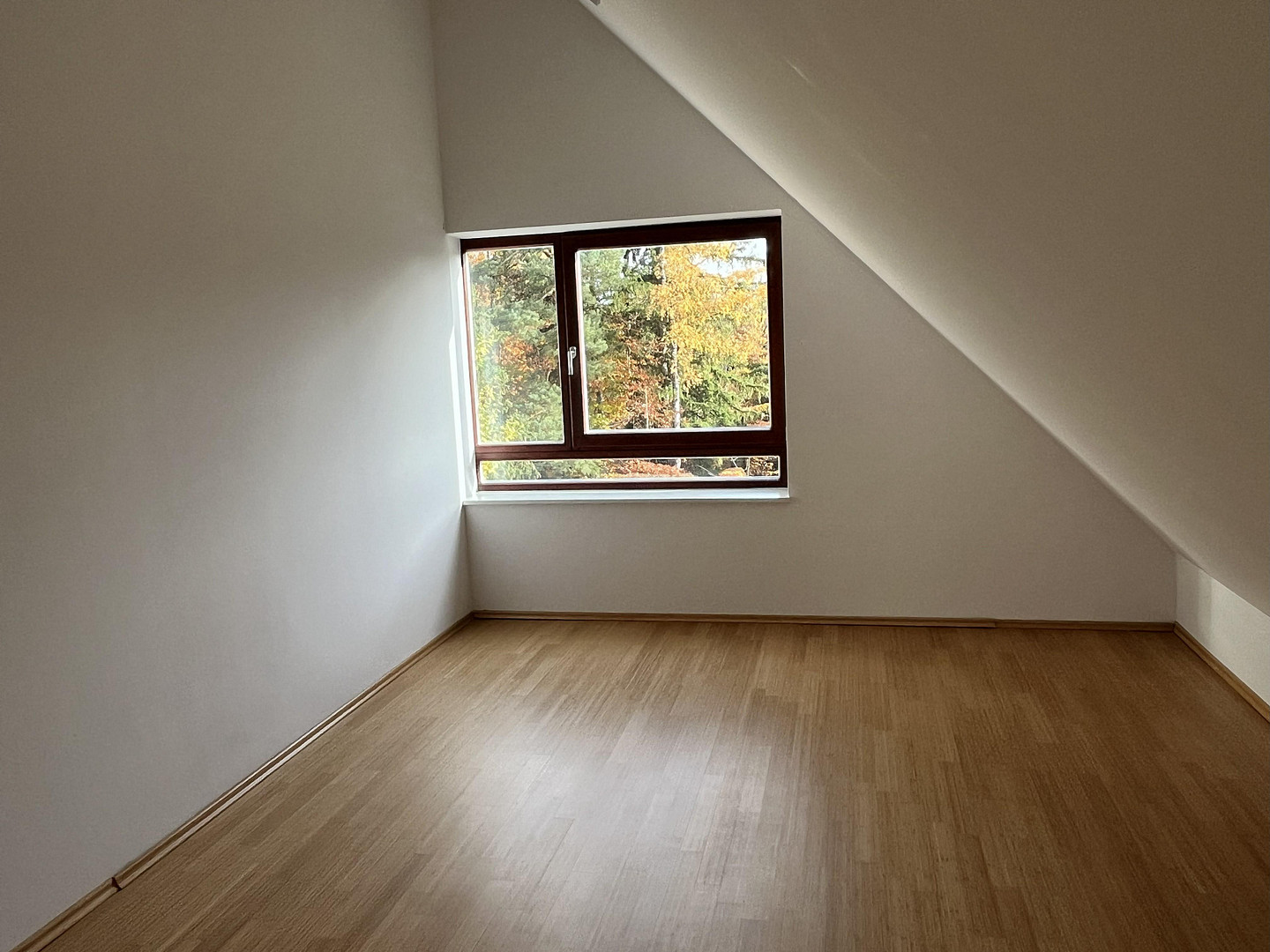 3 Zimmer lichtdurchflutete DG-Wohnung Inmitten von München-Waldtrudering – München(Trudering) – Vorschaubild 13