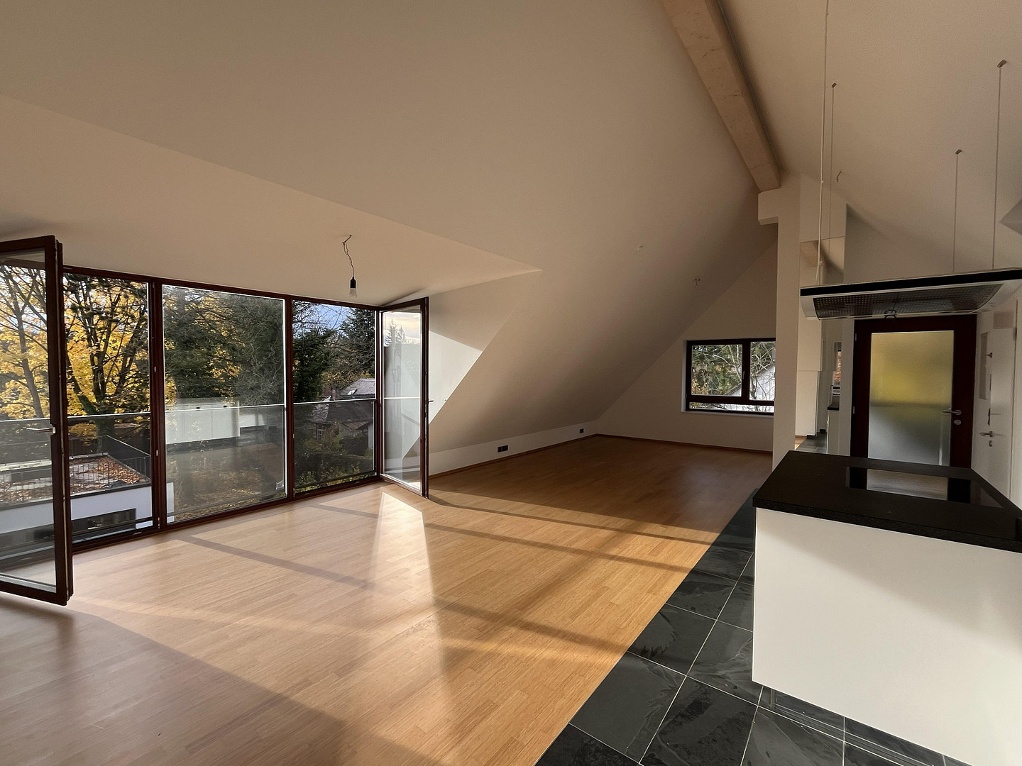 3 Zimmer lichtdurchflutete DG-Wohnung Inmitten von München-Waldtrudering – München(Trudering) – Vorschaubild 2