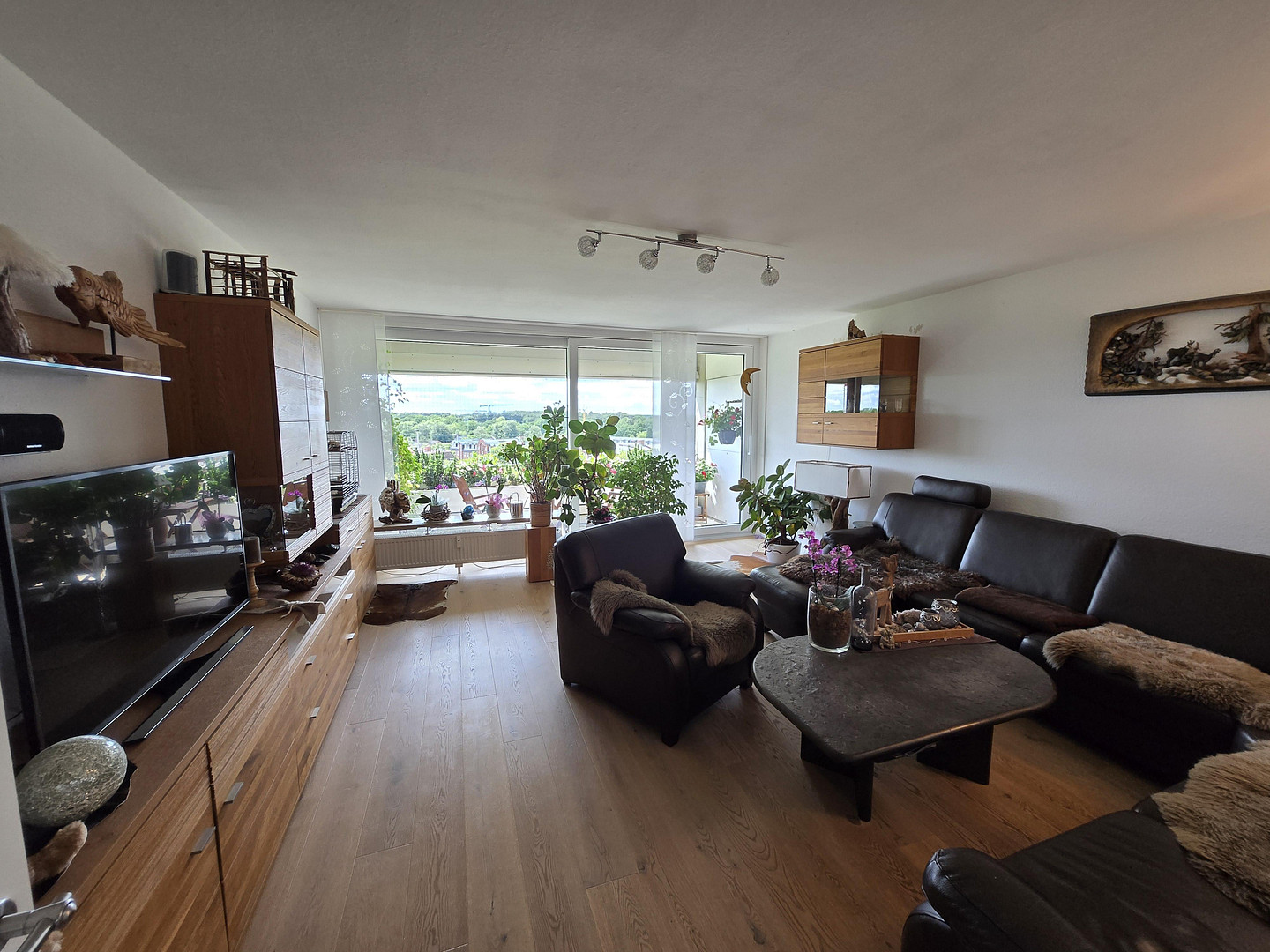 Lichtdurchflutete 3-Zimmer-Wohnung im 7. OG über dem AEZ mit spektakulärem Hamburg-Blick und Loggia! – 22391 Hamburg(Poppenbüttel) – Vorschaubild 5