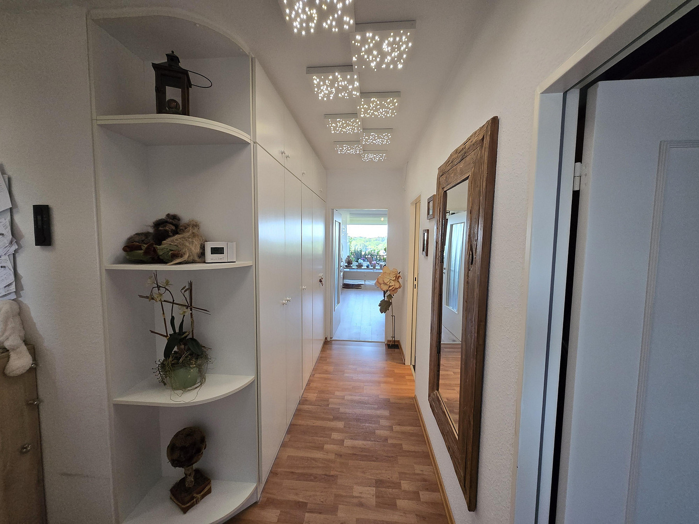 Lichtdurchflutete 3-Zimmer-Wohnung im 7. OG über dem AEZ mit spektakulärem Hamburg-Blick und Loggia! – 22391 Hamburg(Poppenbüttel) – Vorschaubild 13