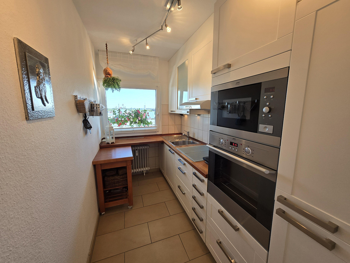 Lichtdurchflutete 3-Zimmer-Wohnung im 7. OG über dem AEZ mit spektakulärem Hamburg-Blick und Loggia! – 22391 Hamburg(Poppenbüttel) – Vorschaubild 11