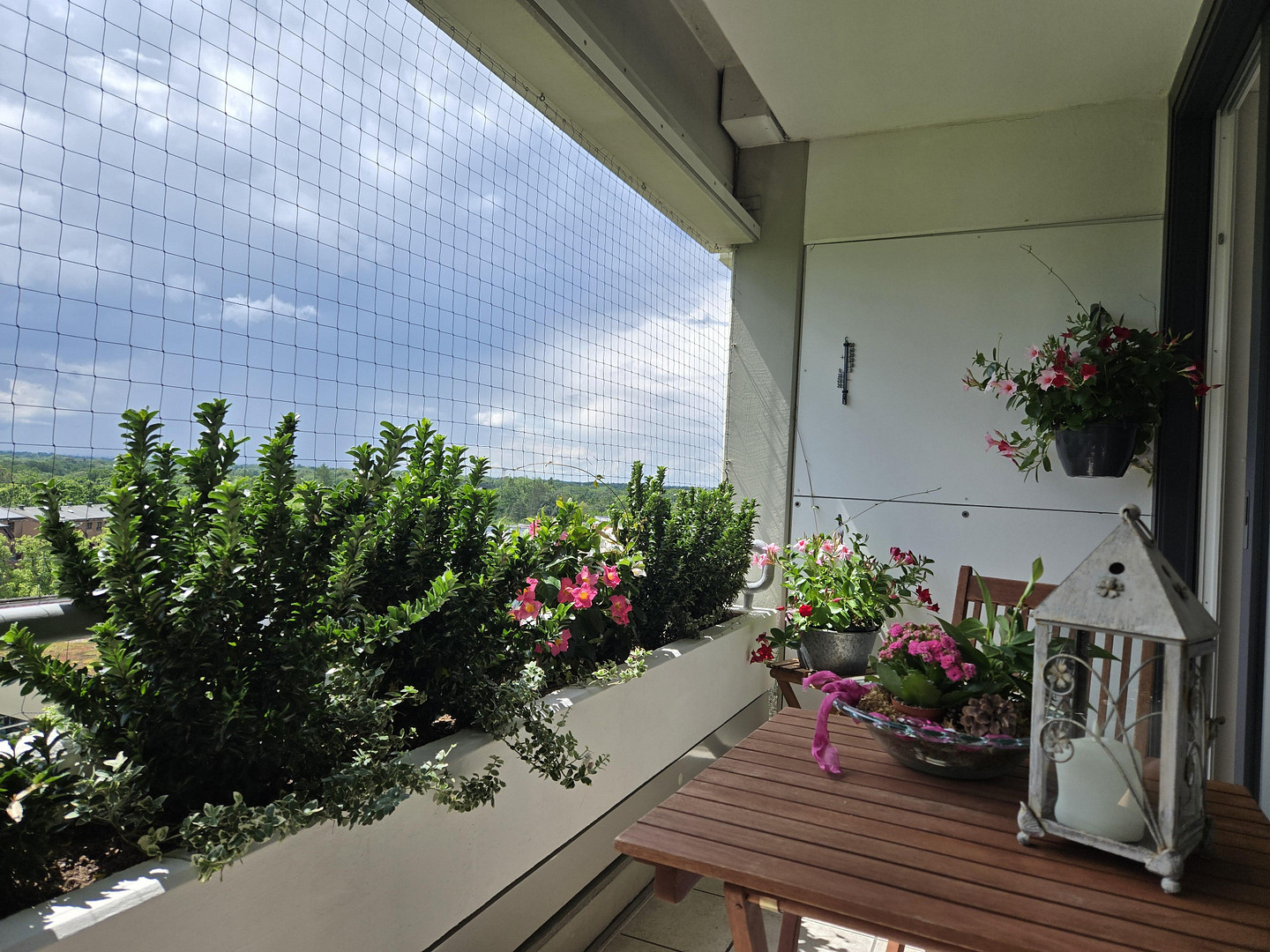 Lichtdurchflutete 3-Zimmer-Wohnung im 7. OG über dem AEZ mit spektakulärem Hamburg-Blick und Loggia! – 22391 Hamburg(Poppenbüttel) – Vorschaubild 3