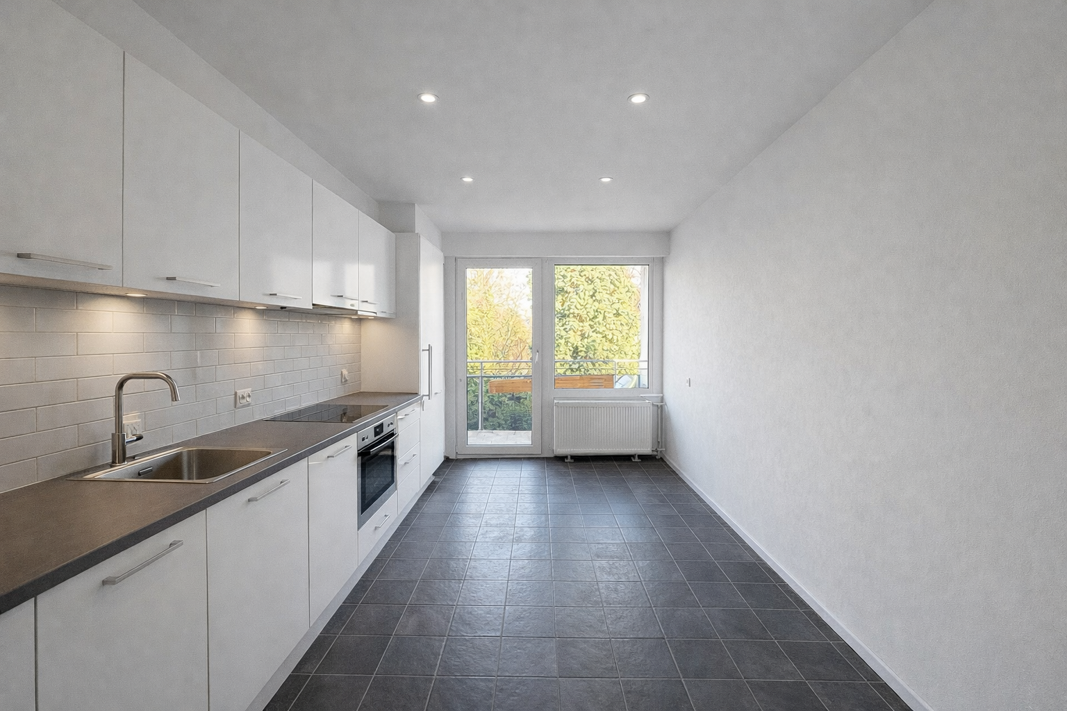 Sanierte 3,5 Zimmer Wohnung mit Balkon in Oberhausen, Garage auf Wunsch – 46049 Oberhausen(Alt-Oberhausen) – Vorschaubild 2