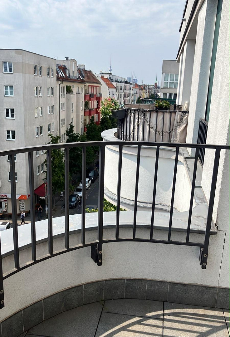 Sonnige 2-Zimmer-Neubauwohnung aus 2013 mit Südbalkon & Fernsehturmblick – 5. OG, TG-Stellplatz – Rigaer Straße 67, 10247 Berlin(Friedrichshain) – Vorschaubild 11