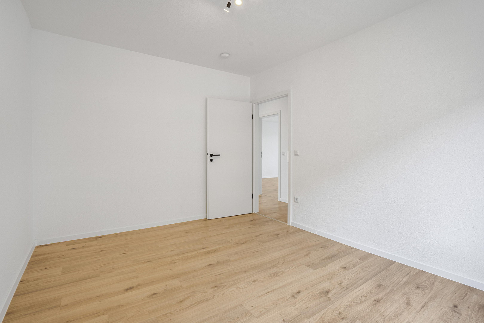 Frisch renovierte 3-Zimmer-Wohnung mit Balkon und Aufzug – sofort einziehen, provisionsfrei – 40822 Mettmann – Vorschaubild 7