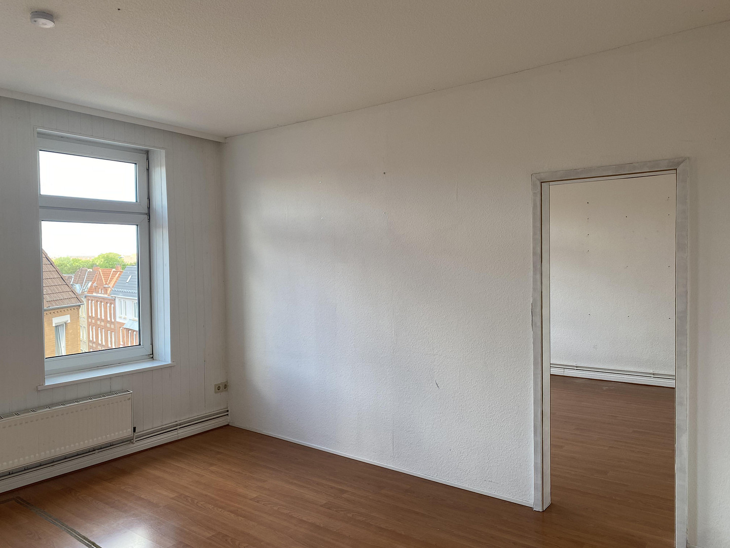 Sofortbezug! Helle 5-Zimmer-Altbauwohnung m. Balkon über den Dächern von Kiel zu kaufen. – 24114 Kiel(Südfriedhof) – Vorschaubild 6