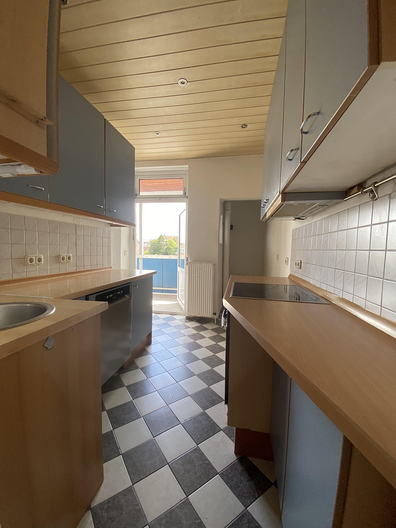 Sofortbezug! Helle 5-Zimmer-Altbauwohnung m. Balkon über den Dächern von Kiel zu kaufen. – 24114 Kiel(Südfriedhof) – Vorschaubild 14
