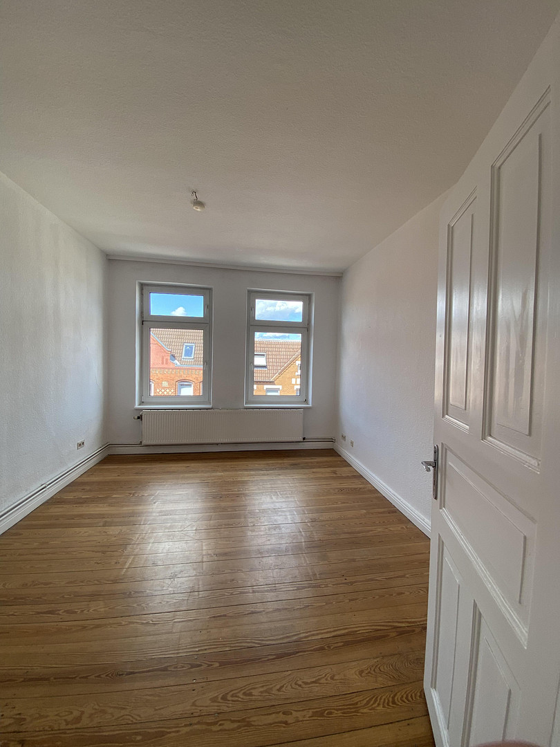 Sofortbezug! Helle 5-Zimmer-Altbauwohnung m. Balkon über den Dächern von Kiel zu kaufen. – 24114 Kiel(Südfriedhof) – Vorschaubild 3