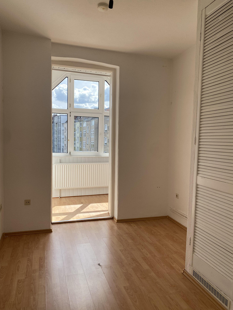 Sofortbezug! Helle 5-Zimmer-Altbauwohnung m. Balkon über den Dächern von Kiel zu kaufen. – 24114 Kiel(Südfriedhof) – Vorschaubild 12