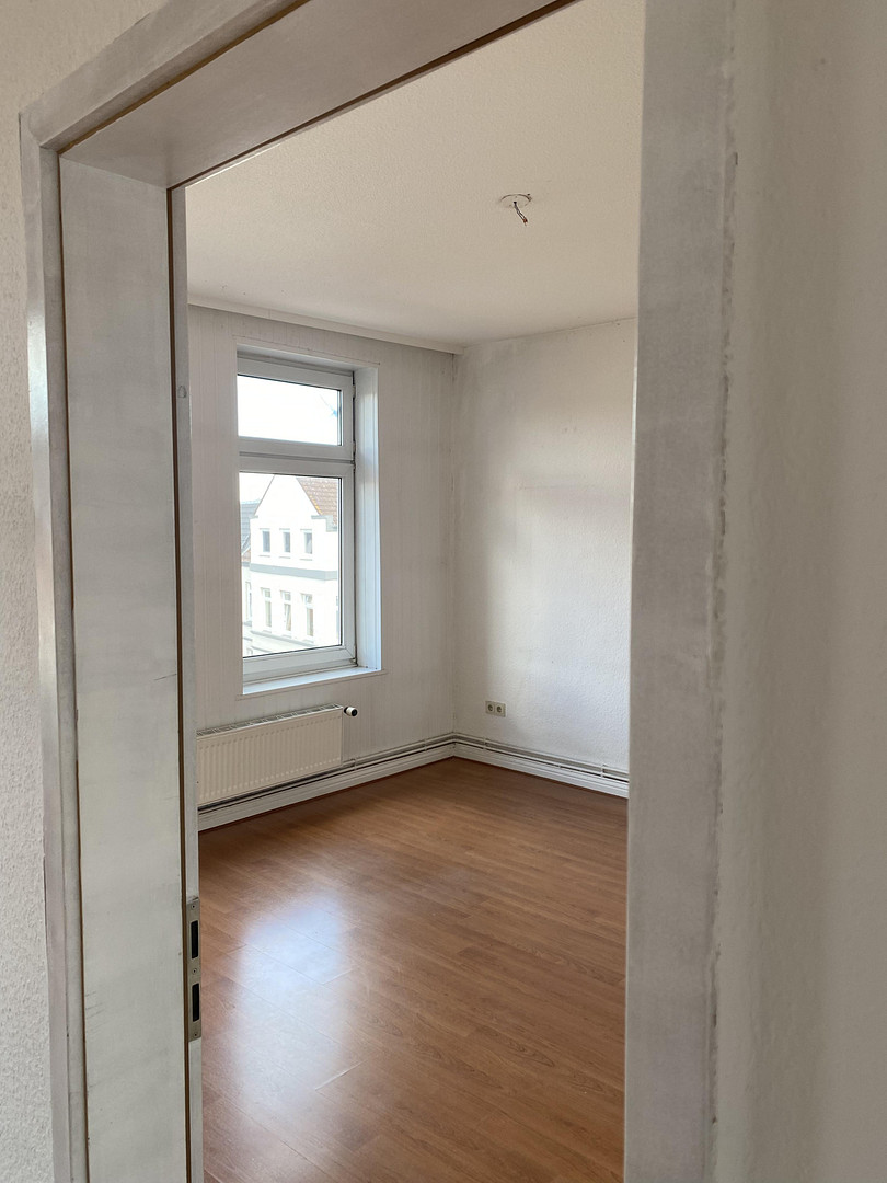 Sofortbezug! Helle 5-Zimmer-Altbauwohnung m. Balkon über den Dächern von Kiel zu kaufen. – 24114 Kiel(Südfriedhof) – Vorschaubild 8