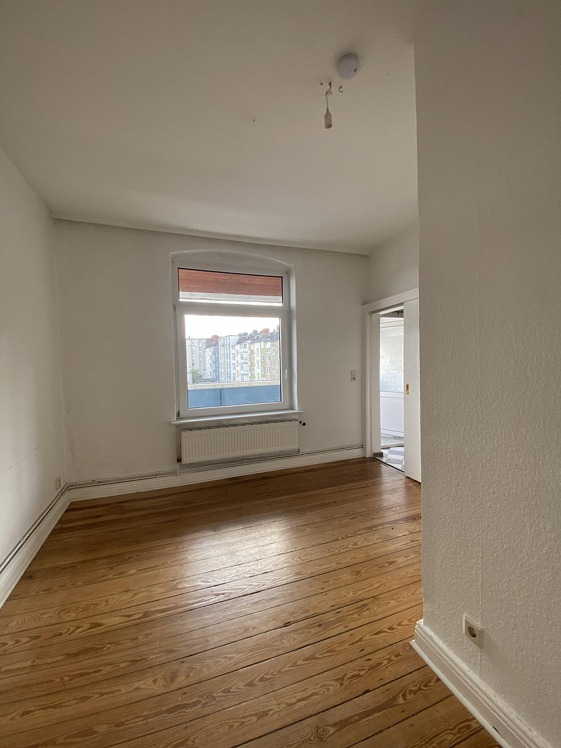 Sofortbezug! Helle 5-Zimmer-Altbauwohnung m. Balkon über den Dächern von Kiel zu kaufen. – 24114 Kiel(Südfriedhof) – Vorschaubild 11