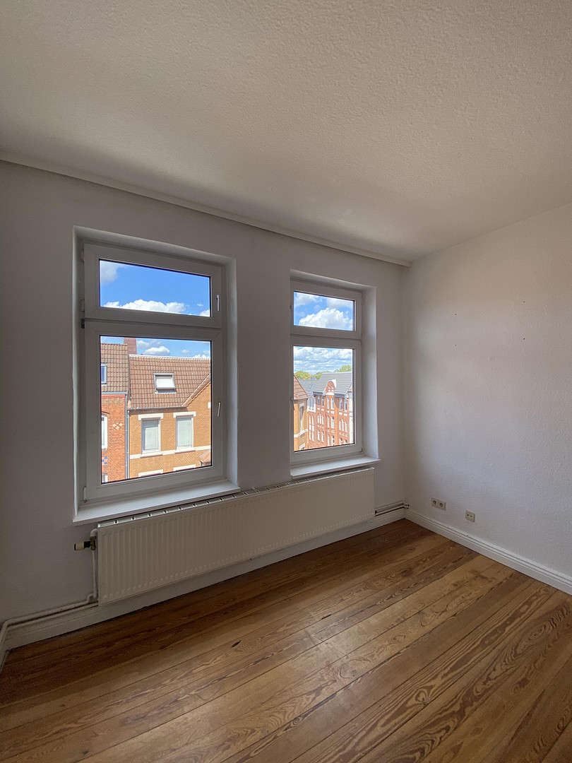Sofortbezug! Helle 5-Zimmer-Altbauwohnung m. Balkon über den Dächern von Kiel zu kaufen. – 24114 Kiel(Südfriedhof) – Vorschaubild 4