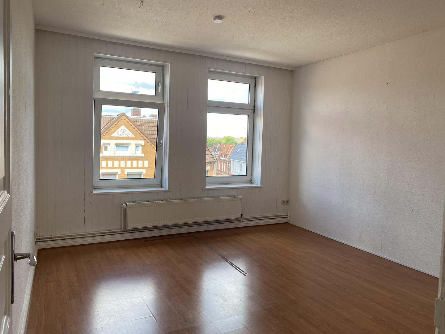 Sofortbezug! Helle 5-Zimmer-Altbauwohnung m. Balkon über den Dächern von Kiel zu kaufen. – 24114 Kiel(Südfriedhof) – Vorschaubild 5
