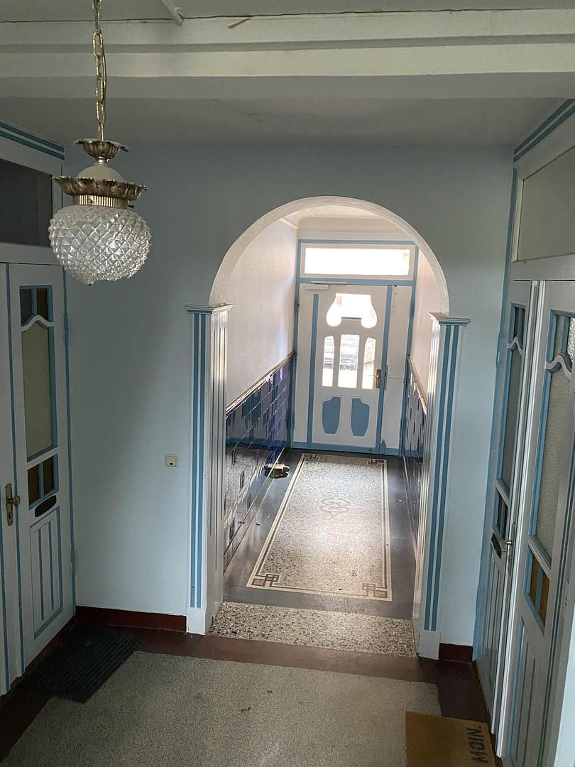 Sofortbezug! Helle 5-Zimmer-Altbauwohnung m. Balkon über den Dächern von Kiel zu kaufen. – 24114 Kiel(Südfriedhof) – Vorschaubild 2
