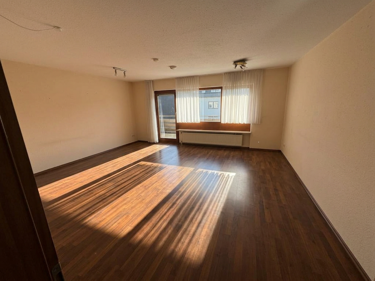 Pfiffige 2 ZW, Garage, Balkon, KA oder Eigenutz, sofort frei !!! – 71088 Holzgerlingen – Vorschaubild 3