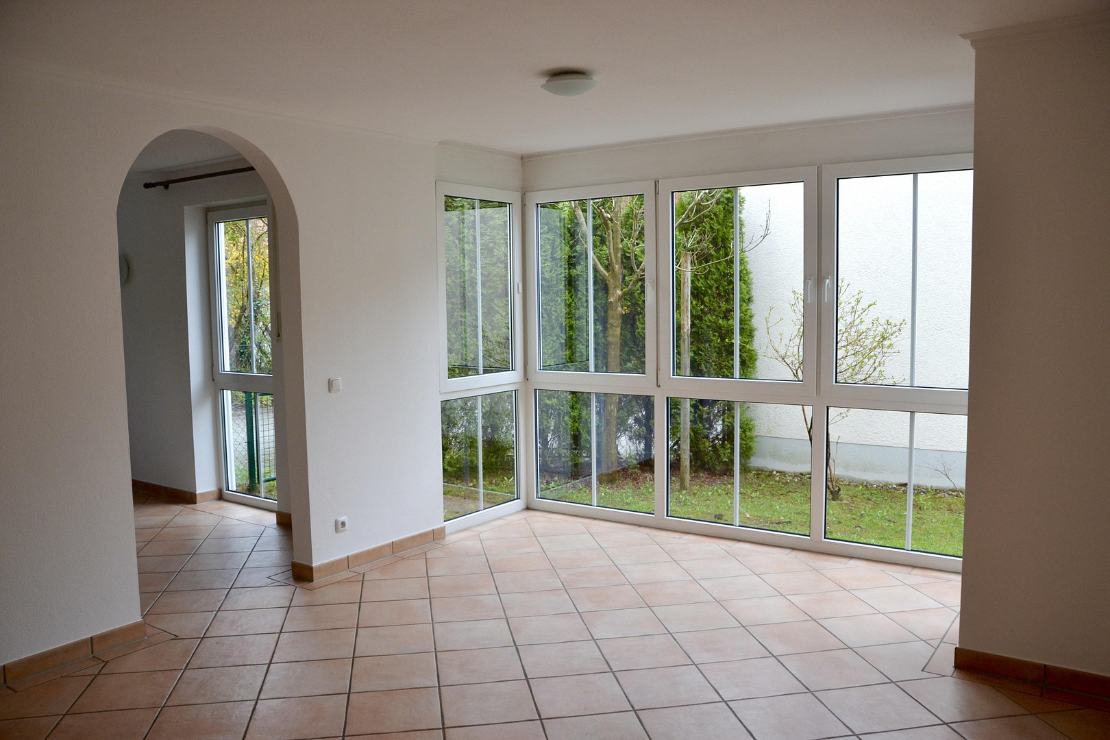 3-4 Zi Gartenoase, 2 Holzterrassen, Glasdach, Pavillon, Wallbox – 81827 München(Trudering) – Vorschaubild 4
