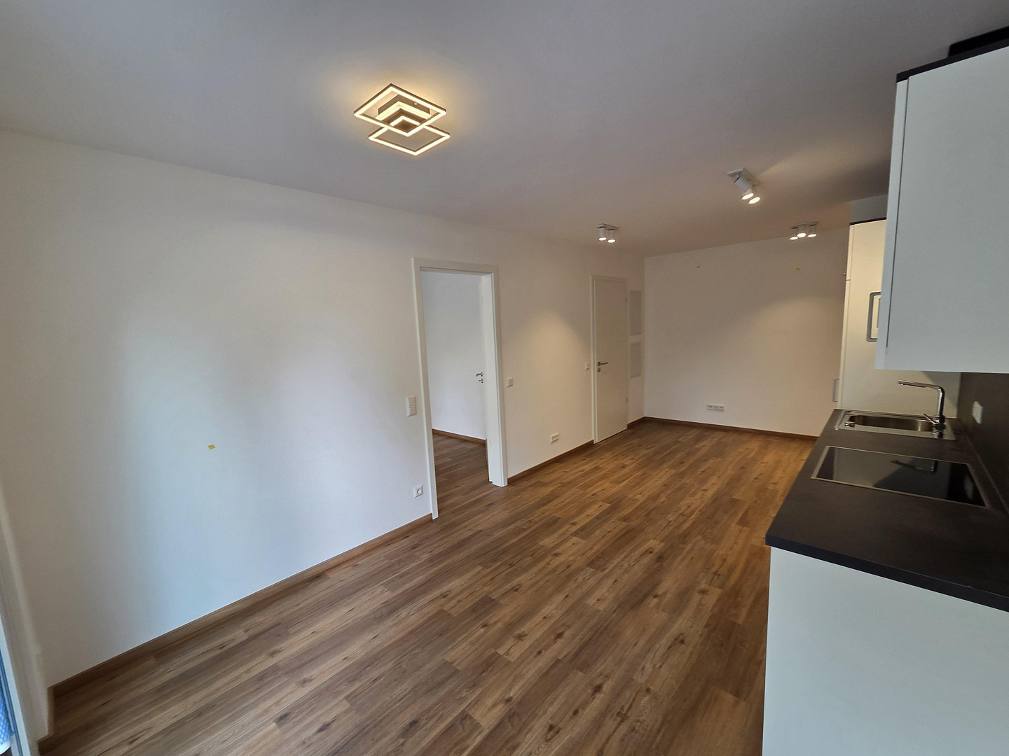 Neubau - Erstbezug - sofort verfügbar! Exklusive 2-Zi-Wohnung mit EBK und Garten sowie Tiefgarage – Steinbruchweg 6, 87437 Kempten(Kempten (Allgäu)) – Vorschaubild 5