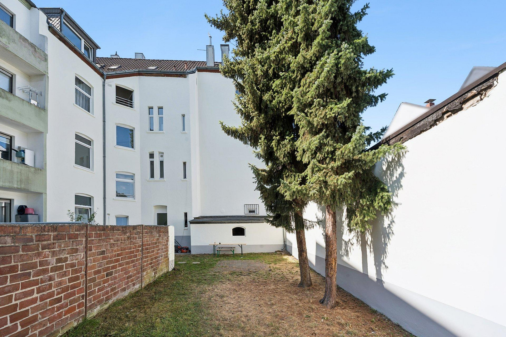 PROVISIONSFREIE renditestarke Kapitalanlage mit Aufteilungspotenzial und modernisierten Wohnungen – Krippstr 39, 40229 Düsseldorf(Eller) – Vorschaubild 2
