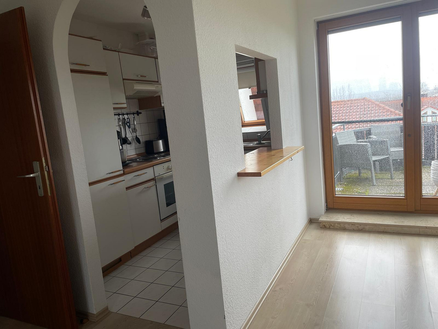 Wohnen & Arbeiten perfekt kombiniert: Helle DG-Wohnung mit separaten Arbeitsraum – Ringstrasse 23, 74382 Neckarwestheim – Vorschaubild 6