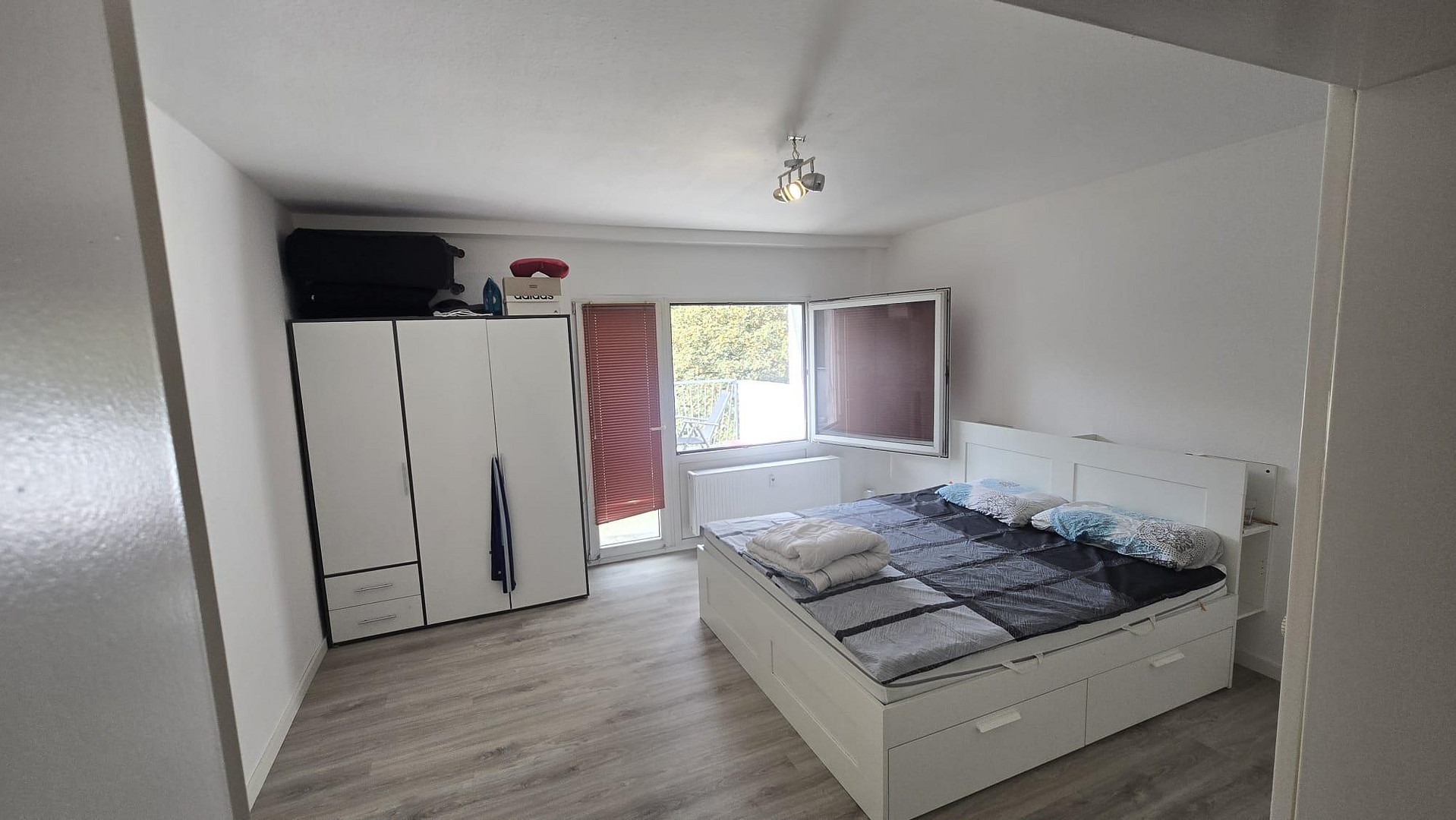 3,5Zi mit Dachterrasse, Solingen Wald, Waldrand, Renoviert, auf Wunsch mit Möbelübernahme Vormieter – Ittertalstraße 138, 42719 Solingen – Vorschaubild 6