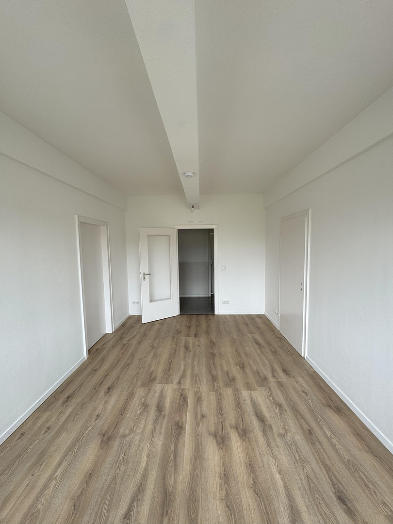 Großzügige sanierte 5 Zimmer Etagenwohnung in Rüttenscheid mit Balkon, Gäste Bad, Aufzug, 4. OG – Kortumstr. xxx, 45130 Essen(Rüttenscheid) – Vorschaubild 4
